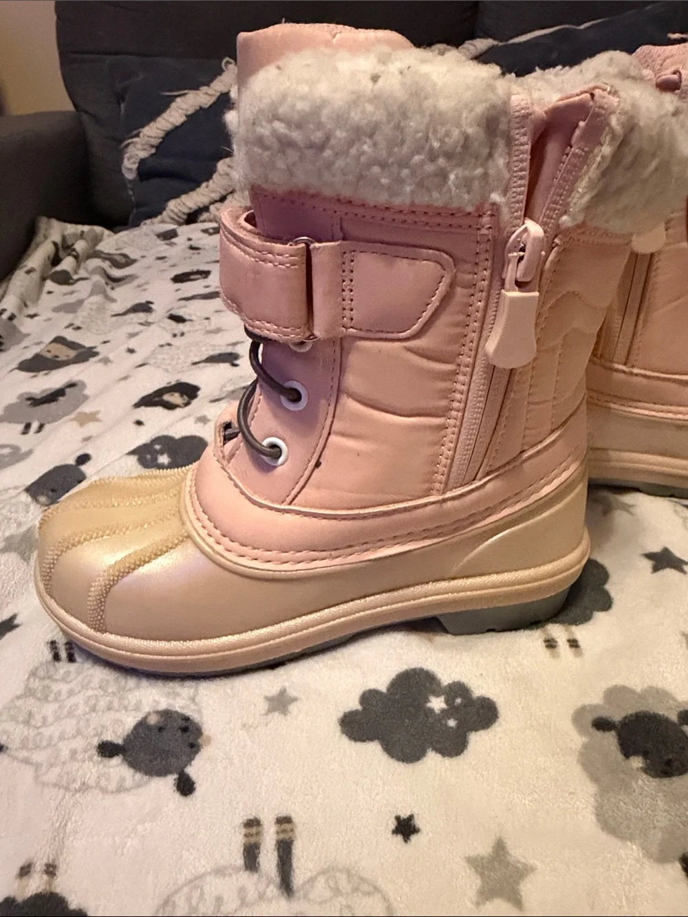 Girls' Pink Faux Fur Snow Boots ( zipper side)